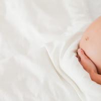 Твёрдый живот при беременности: норма или патология, и что с этим делать